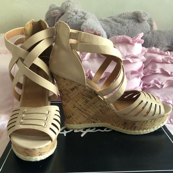 Qupid Shoes - 🌟 Qupid brand Wedge strappy sandals 🌟